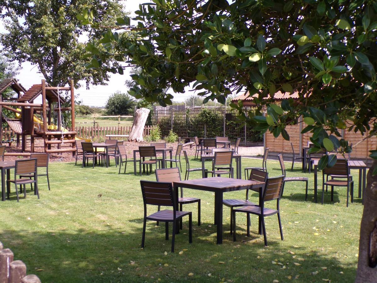 The Fountain At Tuxford & The Square And Compass Normanton On Trent Otel Dış mekan fotoğraf